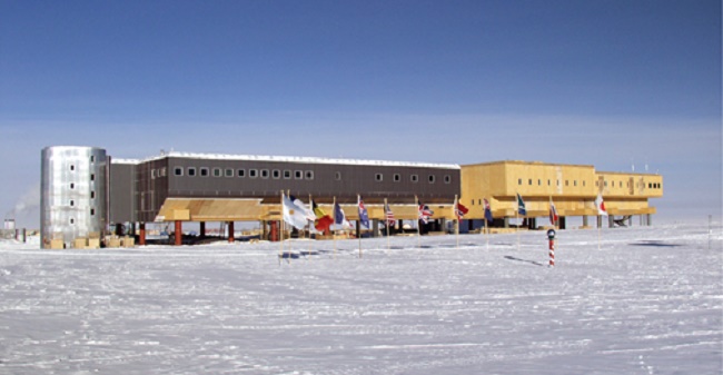  The Amundsen–Scott South Pole Station 