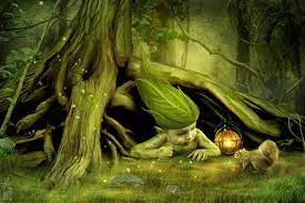elfe vert sortant d'un tronc d'arbre dans un environnement vert et naturel